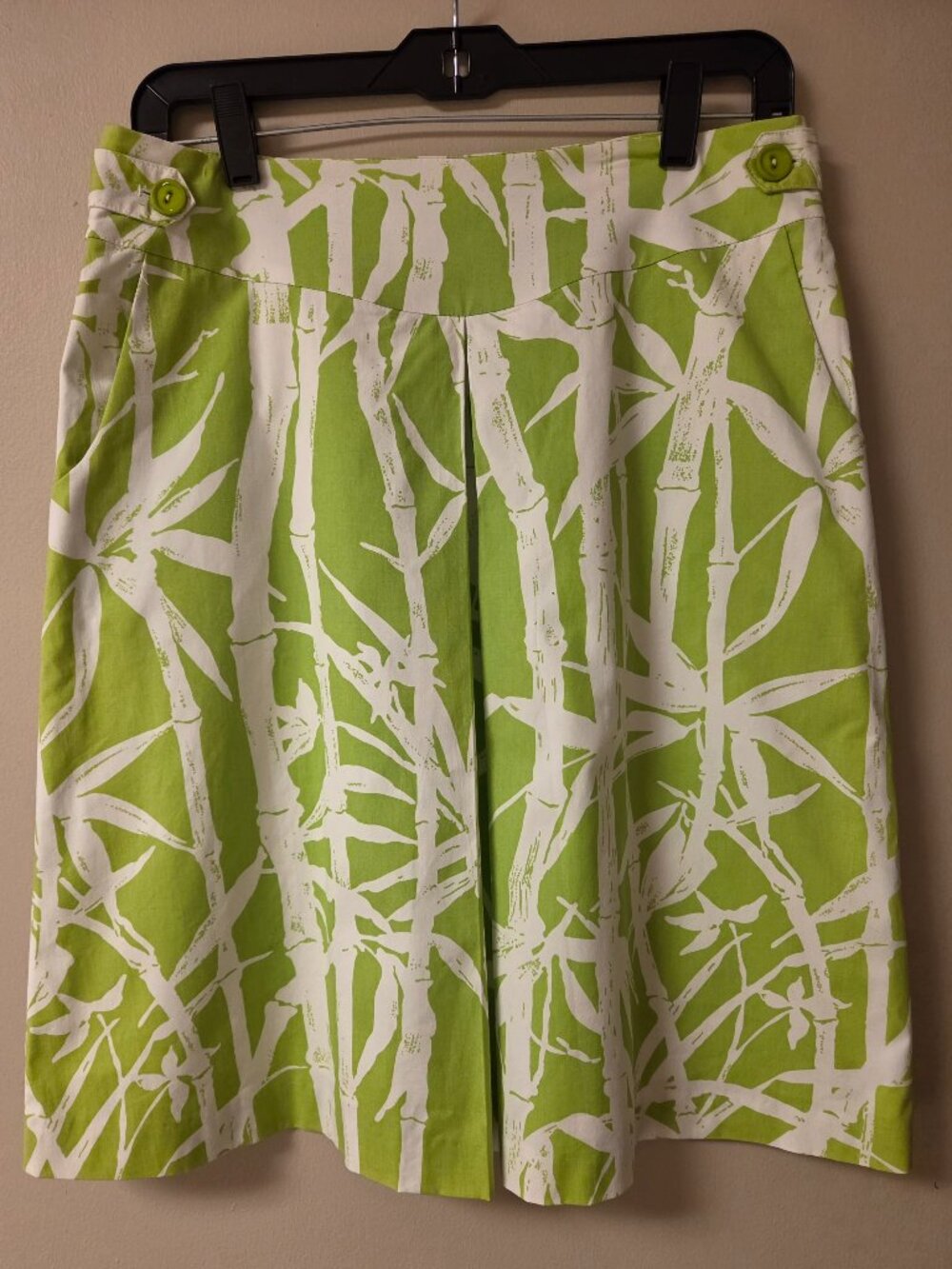J McLaughlin Women's Light Green/ White Skirt with Pockets, Size 8